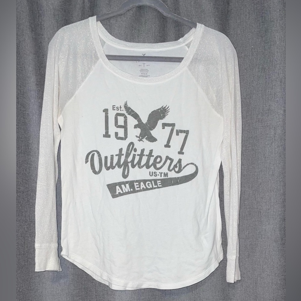 American Eagle long sleeve cream t-shirt. Size Medium